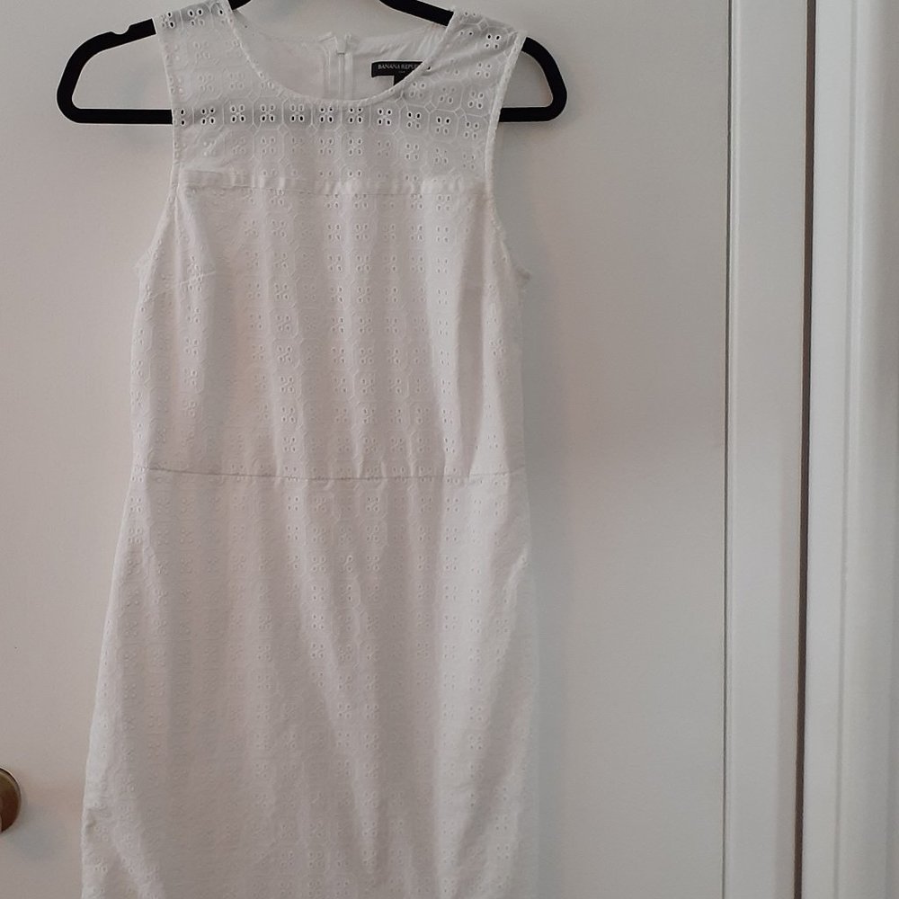 FINAL SALE! Banana Republic white eyelet dress